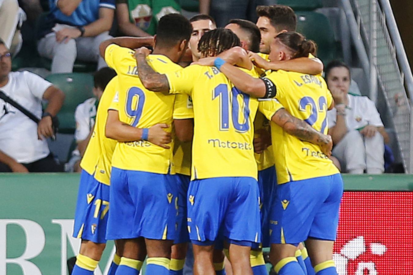 Fotos: Las imágenes del encuentro Elche-Cádiz