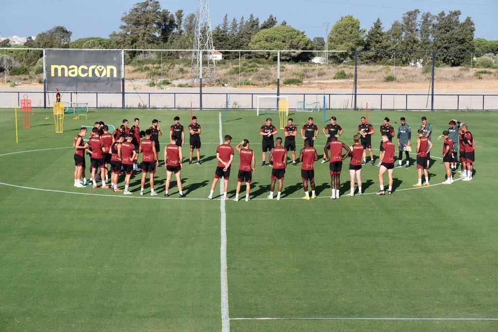 Fotos: Maxi Gómez ya entrena con sus compañeros en el Cádiz CF