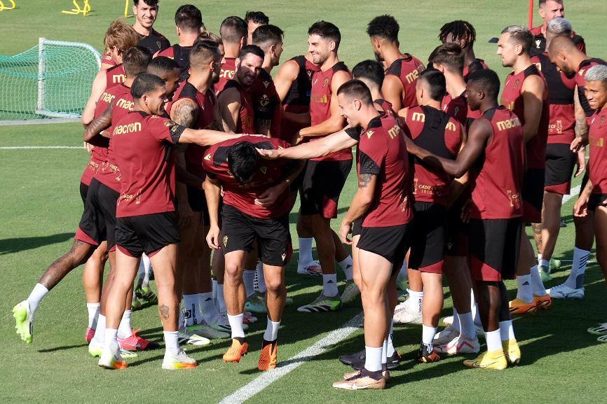 Fotos: Maxi Gómez ya entrena con sus compañeros en el Cádiz CF