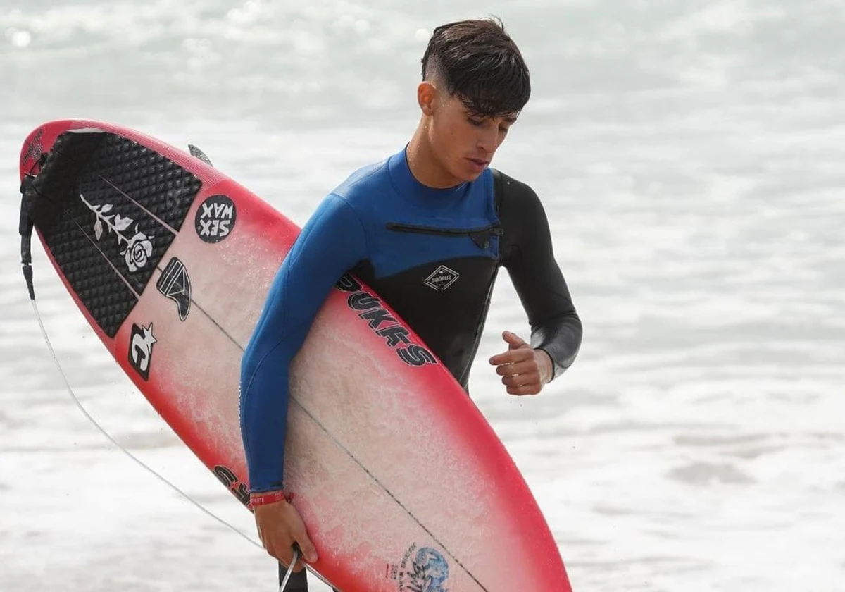 Álvaro de la Fuente triunfa en el mundo del surf.