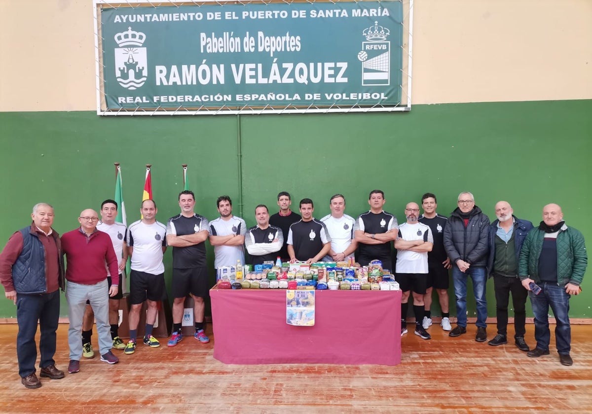 El Pabello Ramón Velázquez acogió el encuentro solidario entre periodistas.