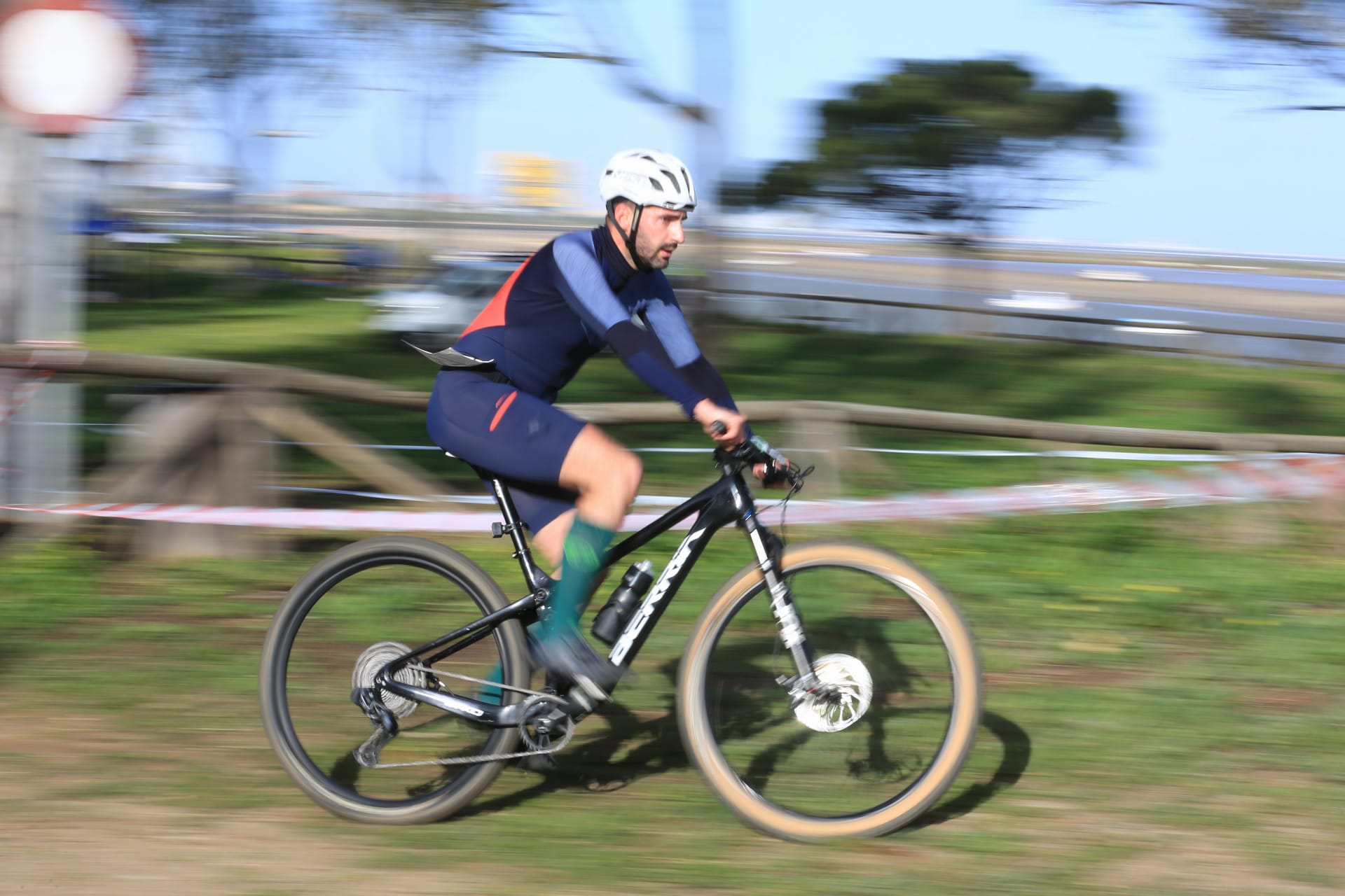 Fotos: Más de 120 duatletas en la I Duatlón Cros Villa de Puerto Real