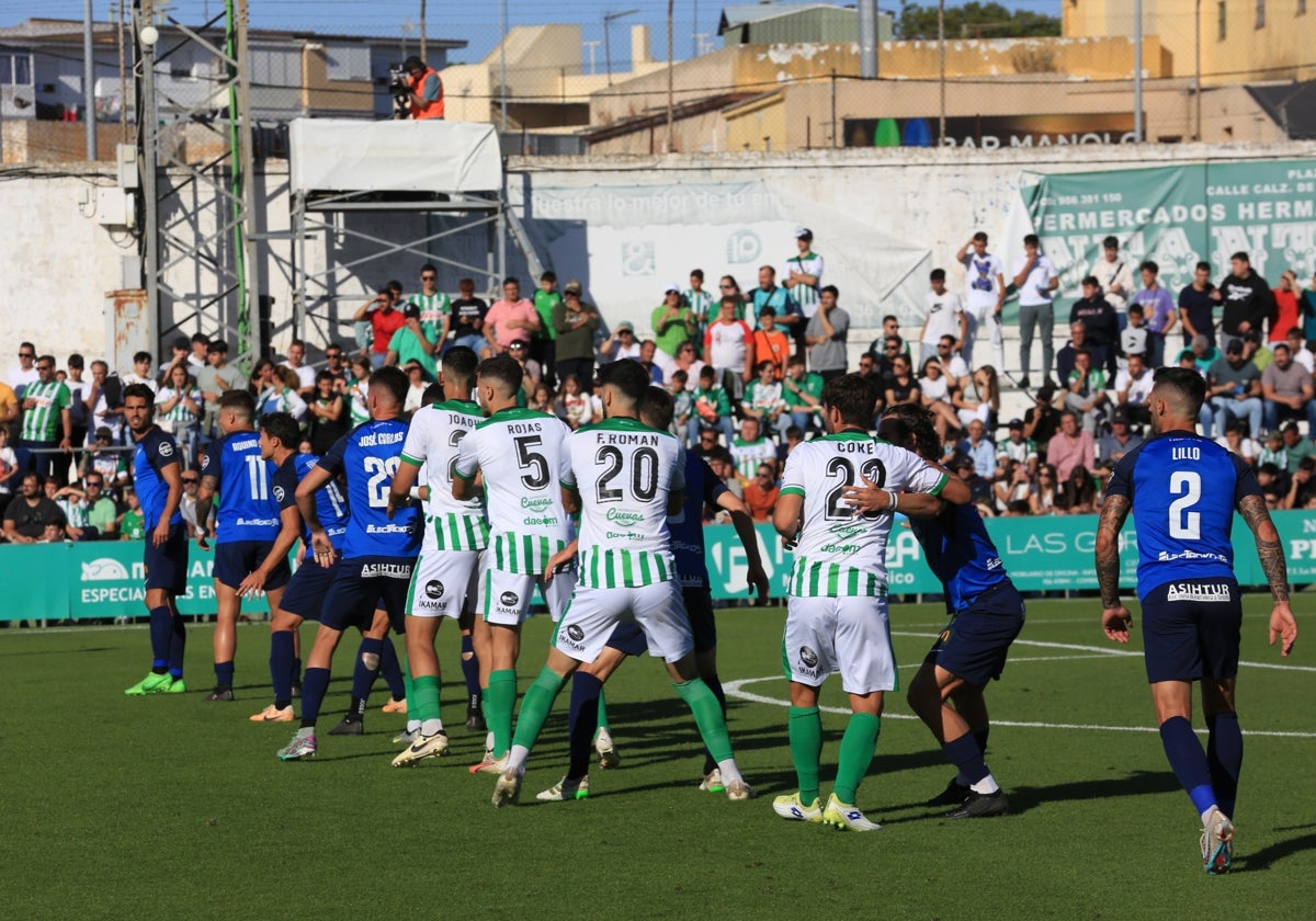 Atlético Sanluqueño y San Fernando CD se resisten a caer.