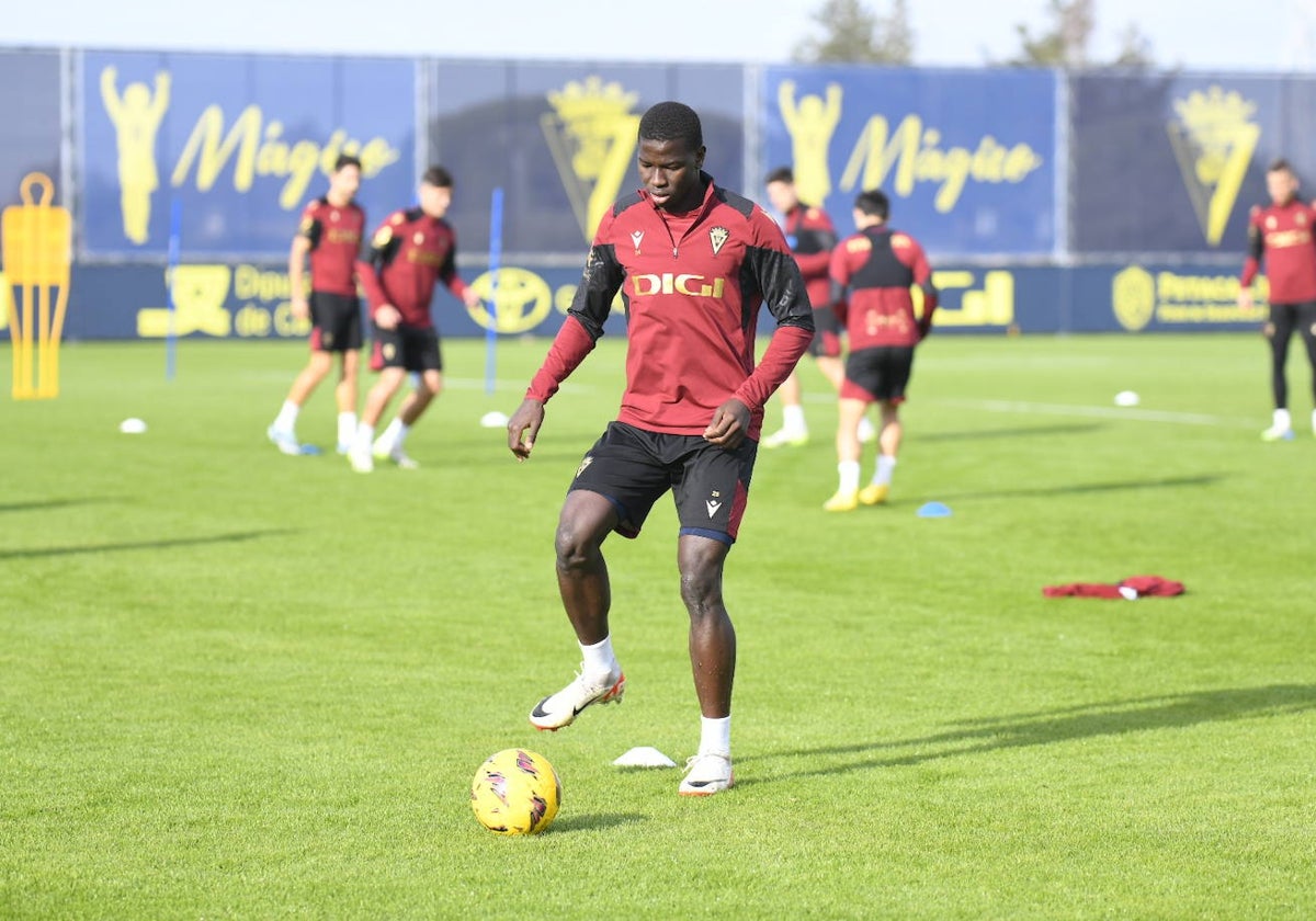 Diakité en un entrenamiento con el primer equipo