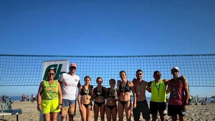 Dos jugadoras del Club Voleibol Chiclana se clasifican para el Campeonato de España