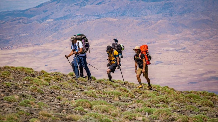 Marcos González ascendiendo uno de los picos de Sierra Nevada.