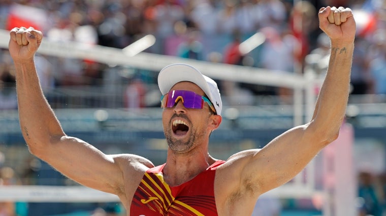 Adrián Gavira celebra su victoria en los octavos de final de los Juegos Olímpicos de París 2024.