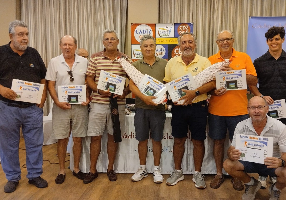 Los ganadores, con sus premios.