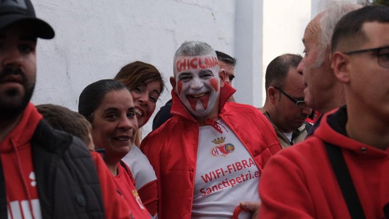 La afición del Chiclana CF arropó a sus jugadores en la Copa del Rey hace ahora un año.