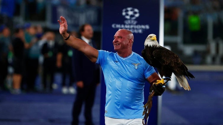 El cetrero gaditano se atrinchera en la ciudad deportiva de la Lazio tras ser despedido