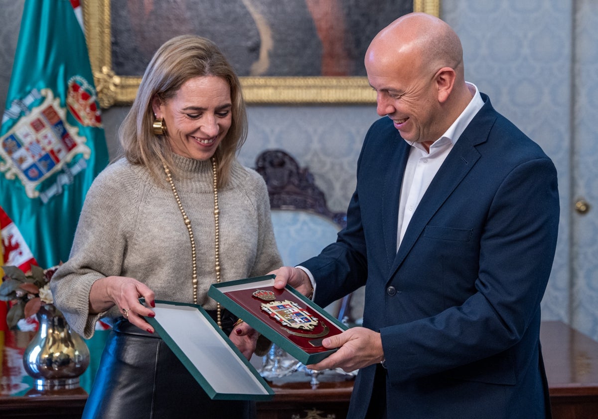 Almudena Martínez recibió a Pedro Curtido.