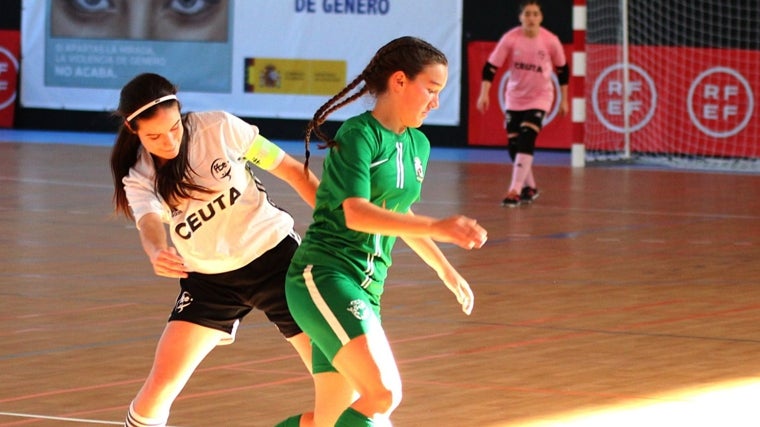 Laura Serrano, con Andalucía, durante un lance del encuentro ante Ceuta.