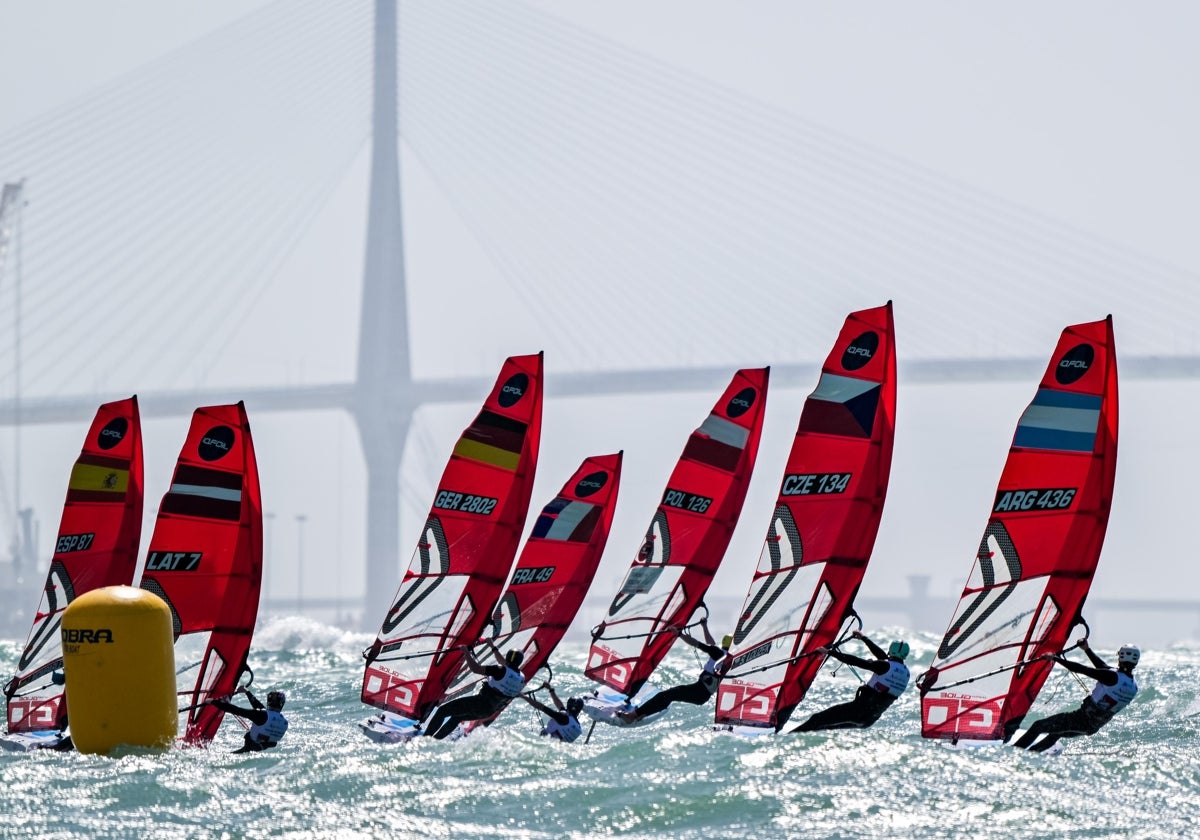 La competición ya ha empezado en la Bahía de Cádiz.