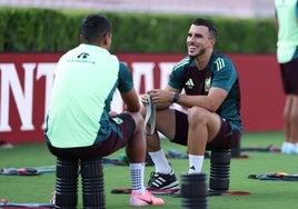 Fran de Alba, fisio gaditano en la élite deportiva: «Nunca había trabajado con un cuerpo técnico tan bueno como el de Javier Aguirre y Rafa Márquez»
