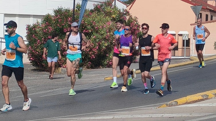 El calor aprieta en la I Media Maratón El Puerto - Base Naval