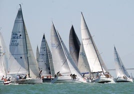 La bahía de Cádiz se prepara para la XVIII Regata Amigos de la Vela