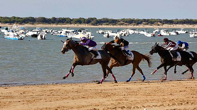 Imagen del Premio Caja Rural del Sur, primera carrera de la tarde.