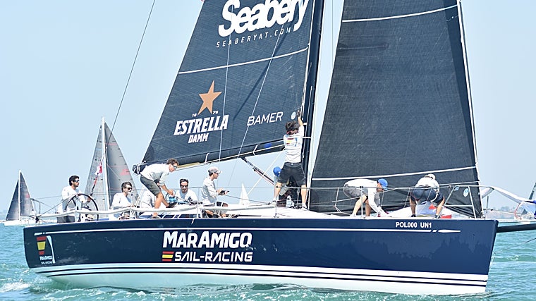 Mar Amigo, embarcación capitaneada por Basilio Marquínez y Nacho Zalvide.