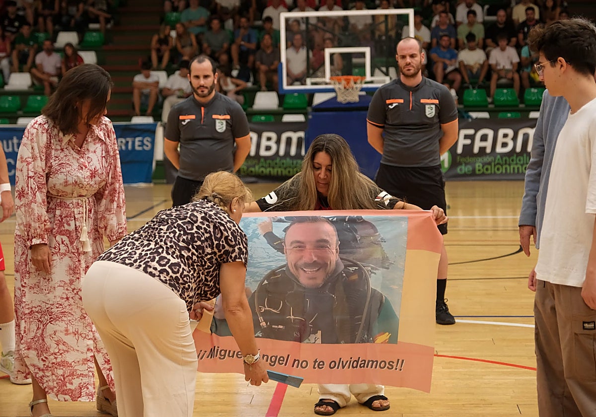 El balonmano andaluz se une en San Fernando para recordar a Miguel Ángel González