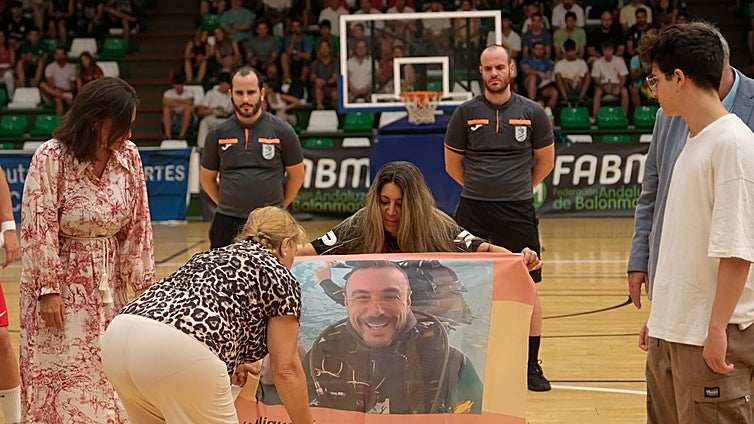 El balonmano andaluz se une en San Fernando para recordar a Miguel Ángel González