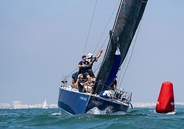 El Escuela de Navegación Taboga dinamita la penúltima jornada y deja la LIV Semana Náutica al rojo vivo