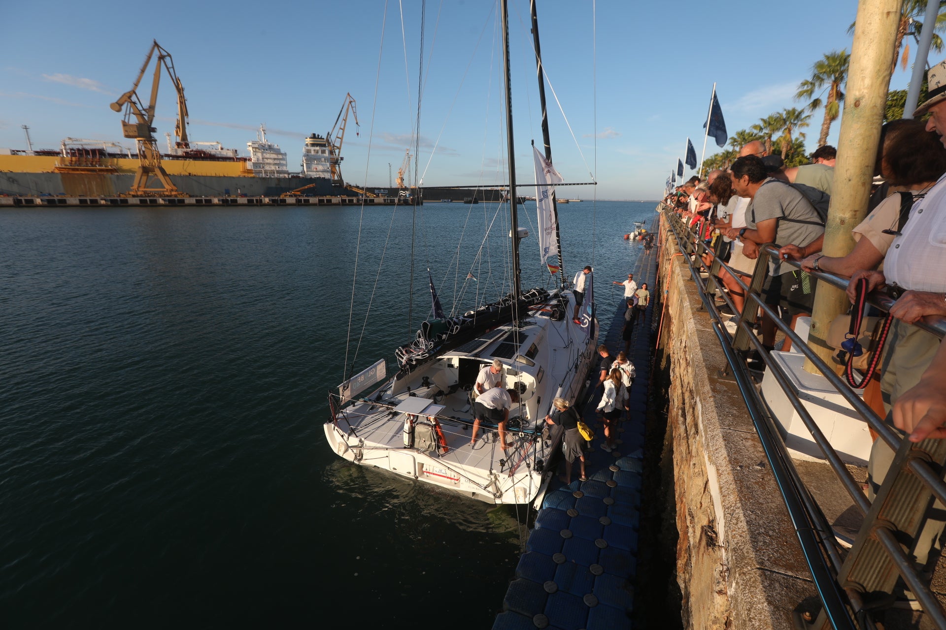 Las imágenes de la llegada de los primeros barcos para la Globe 40