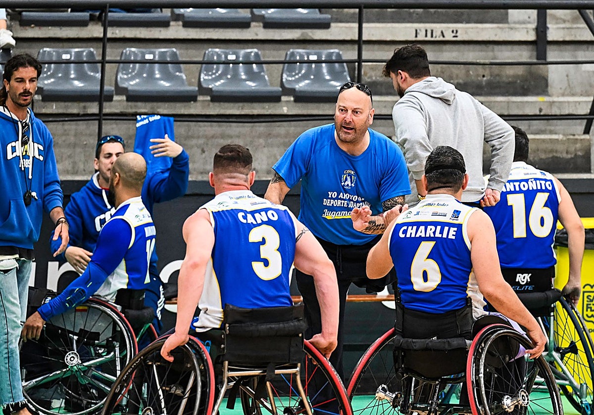 El equipo gaditano, en un tiempo muerto.