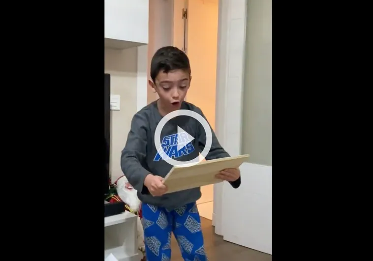 La reacción viral de un niño que recibe la firma de Cristiano Ronaldo como regalo de Reyes