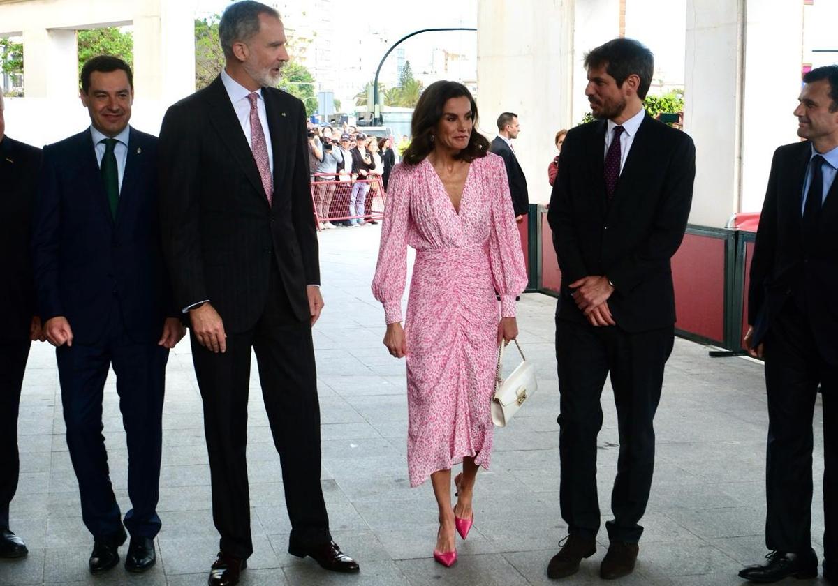 Reina Letizia junto al Rey Felipe en Cádiz