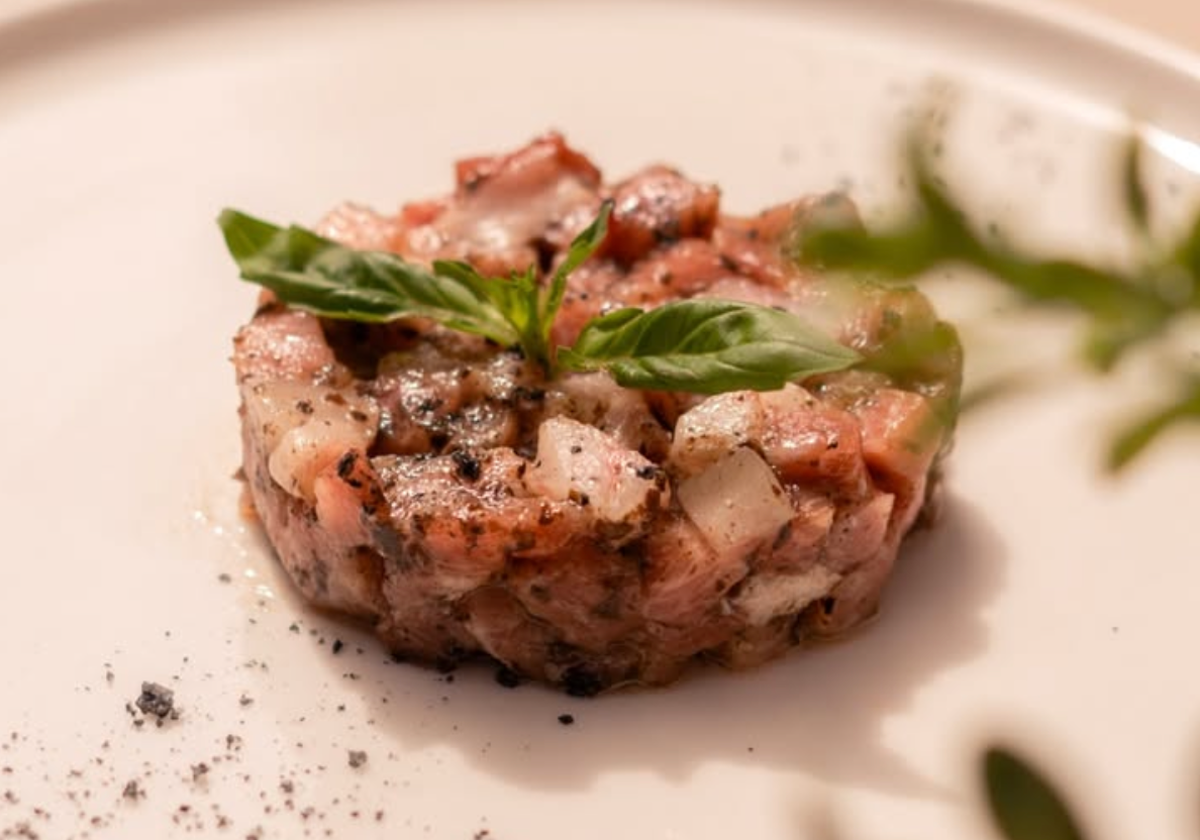 Tartar de toro de atún rojo con trufa y albahaca de La Marmita