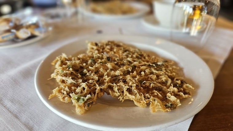 Tortillitas de camarones con algas del restaurante El Faro del Puerto en El Puerto de Santa María, Cádiz