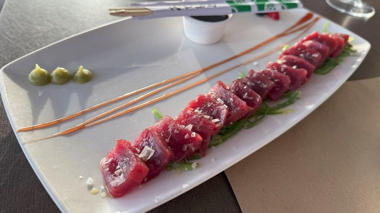 Sashimi de atún rojo de almadraba elaborado en el chiringuito gaditano El Potito