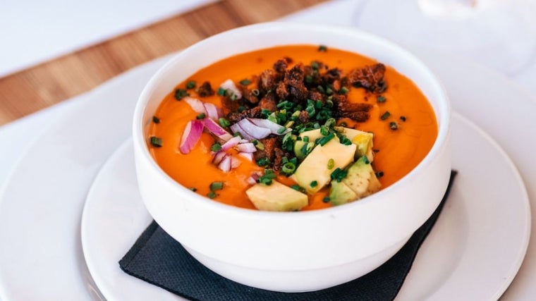 Salmorejo con chicharrones de Chiclana de la Frontera en Bebo los vientos en Cádiz