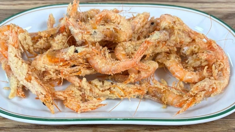 Ración de gambas fritas en el Bar del Partido Comunista en Sanlúcar de Barrameda