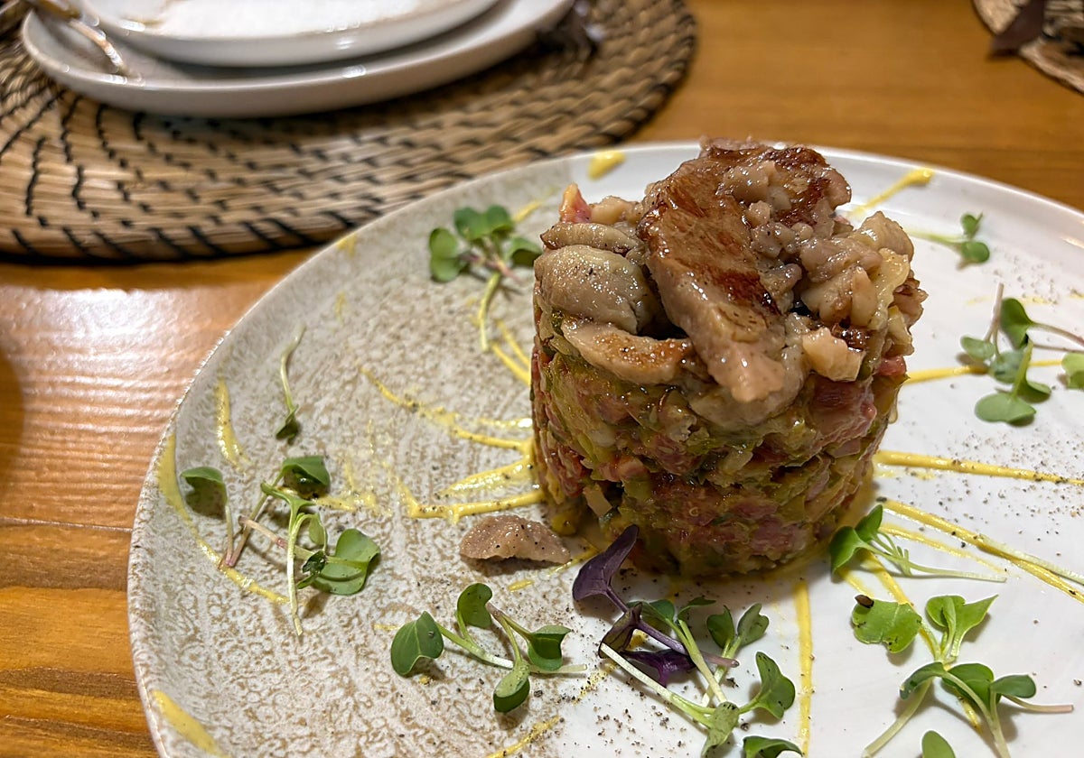 Steak tartar con tuétano en el restaurante Brasal de Cádiz