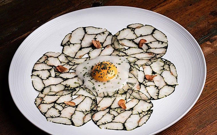 Imagen principal - Diferentes propuestas de platos disponibles en el hermano pequeño de Aponiente en El Puerto de Santa María