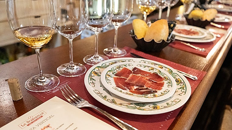Degustación de jamón y vinos en la Bodeguilla del Bar Jamón