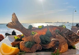 Un festivo en La Caleta: comida con vistas al mar en el Bar Club Caleta