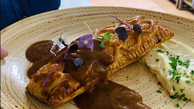 Hojaldre de rabo de toro en Benalup-Casa Viejas