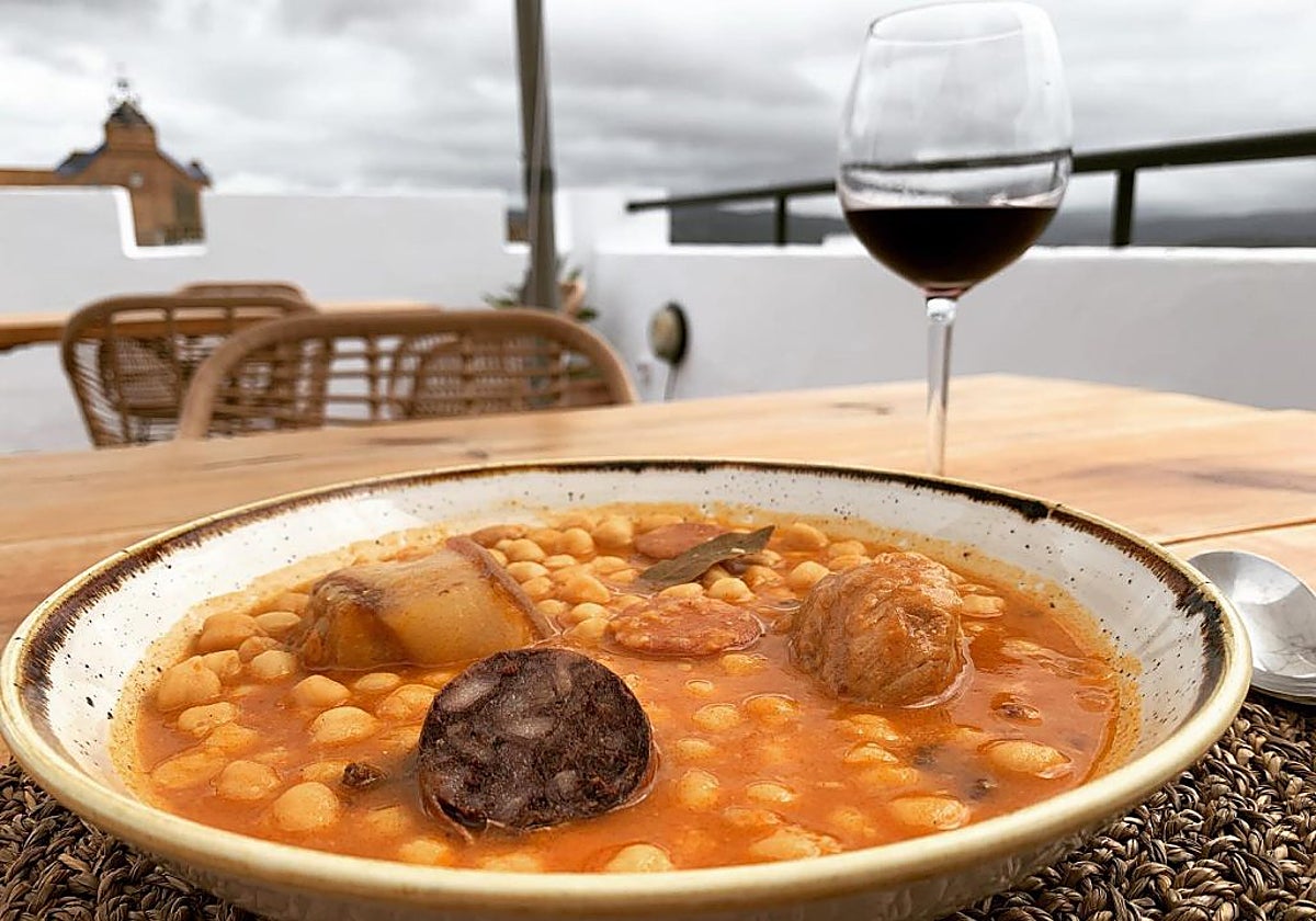 Potaje de garbanzos en La Fánrica de la Luz de Benalup-Casa Viejas