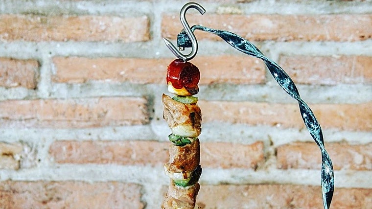 Brocheta de ibéricos en el restaurante Arte Serrano de Cádiz