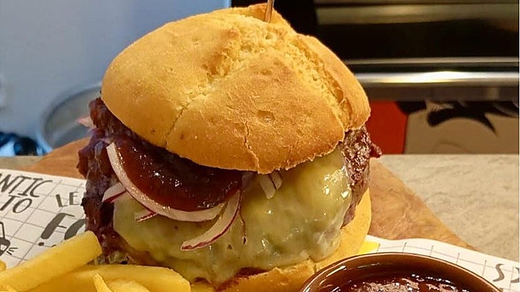 La Niña Mala irrumpe en Cádiz: llega la taberna que promete revolucionar tus noches