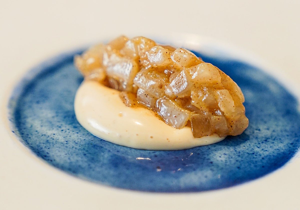 Uno de los pases del menú que ofrece el restaurante Mare con una estrella Michelin (Cádiz)