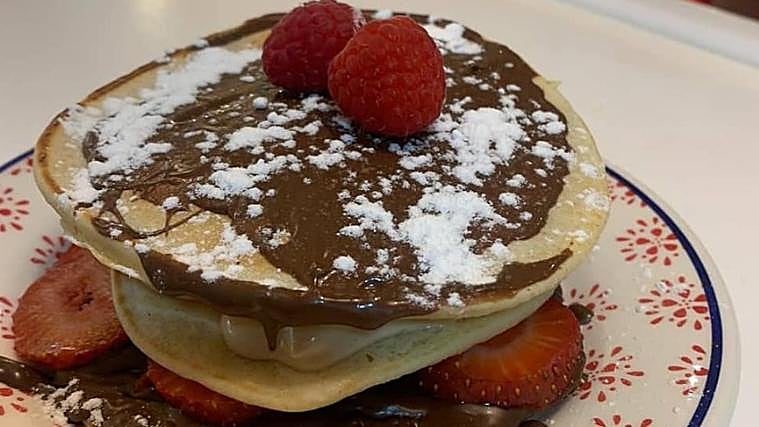Tortitas con fresas en El Café de Ana (Cádiz)