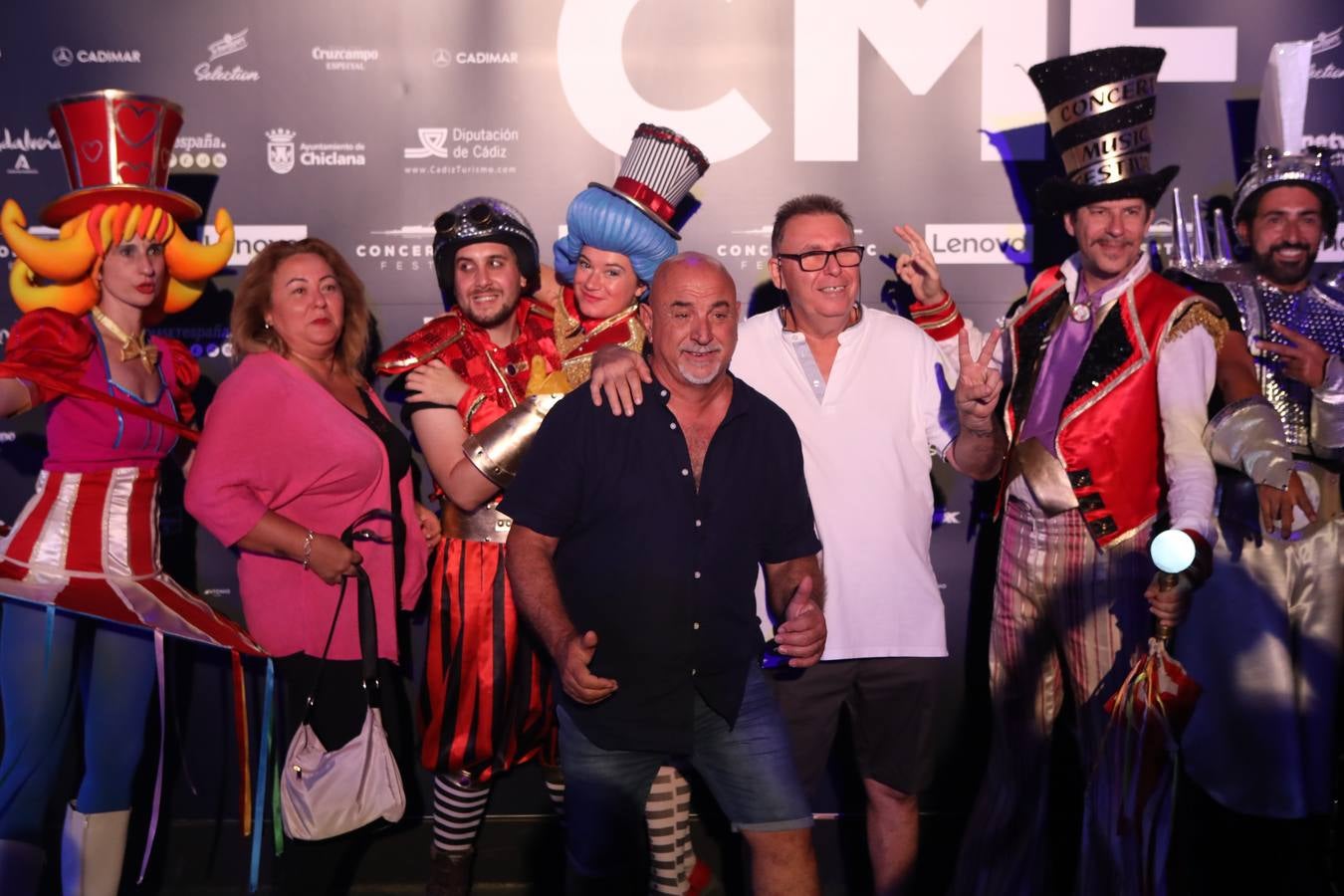 Búscate en el concierto de Save the Queen en Chiclana