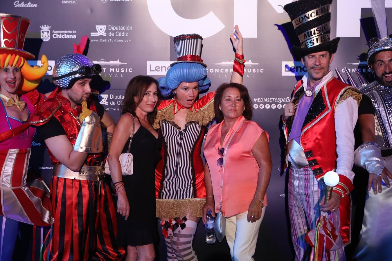 Búscate en el concierto de Save the Queen en Chiclana