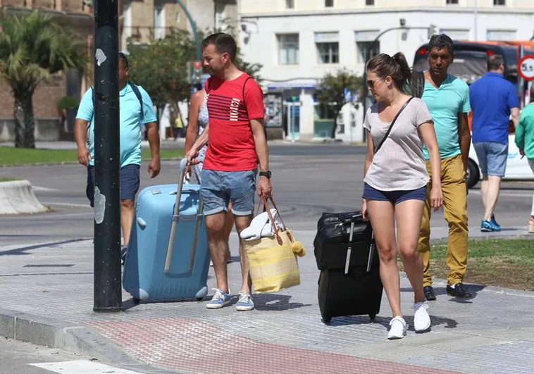 Cádiz recibe en el primer trimestre de 2023 un 26% más de turistas que en 2022