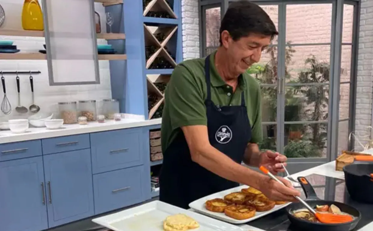 Juan Marín prepara torrijas en 'Cómetelo', el programa de cocina de Canal Sur TV
