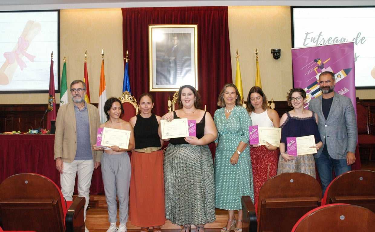 Entregas de premios y reconocimientos a las estudiantes de este programa de la UCA.