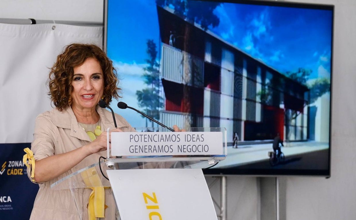 La ministra María Jesús Montero interviene en el acto del inicio de las obras de IncubAzul